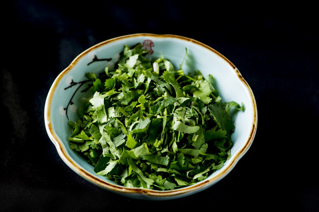 一勺香菜碎加饭里